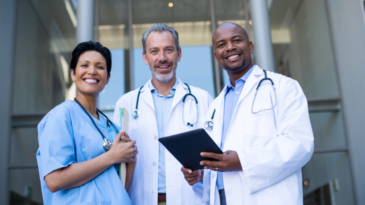 Revalida e residência médica: qual a melhor estratégia para médicos estrangeiros?